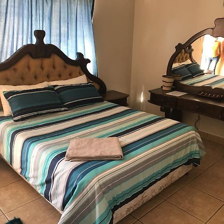 African Sky Guesthouse Виндхук Экстерьер фото