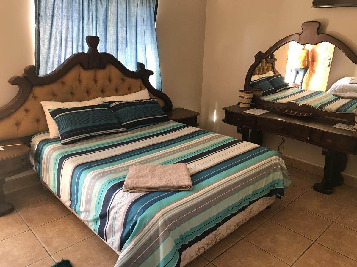 African Sky Guesthouse Виндхук Экстерьер фото